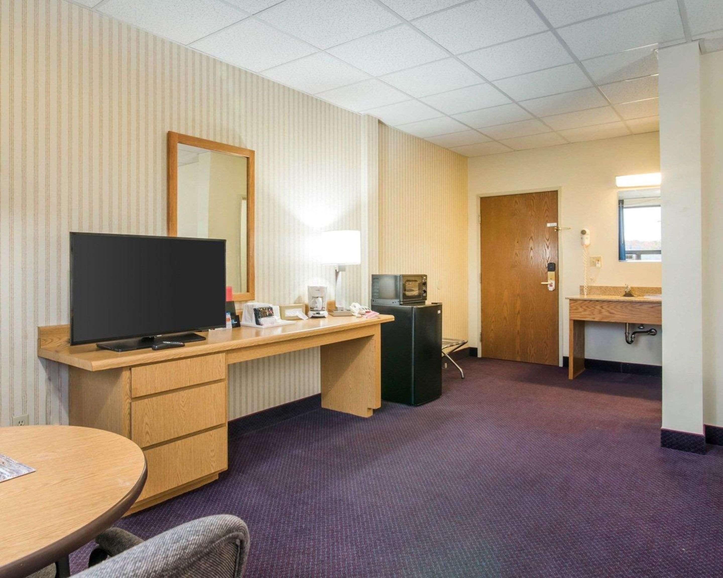 Econo Lodge Манчестер Экстерьер фото